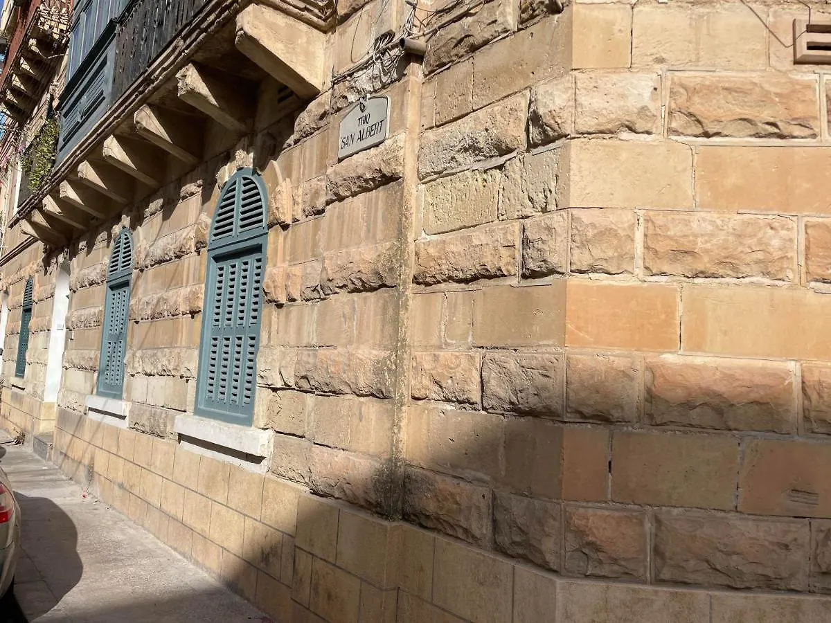 Parisio One Bedroom Maisonette In Sliema Malta