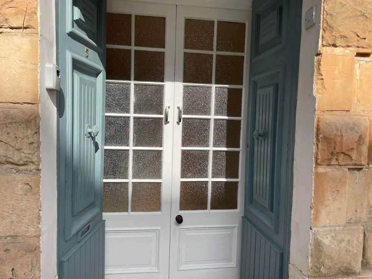 Parisio One Bedroom Maisonette In Sliema